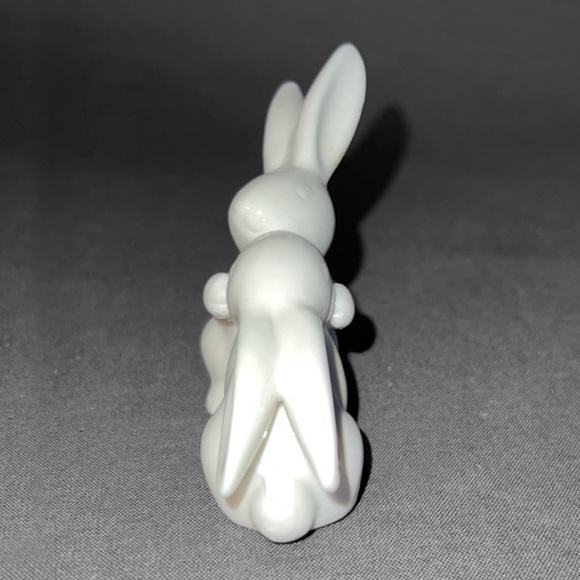 Pier 1 White Hugging Snuggle Bunnies - Picture 8 of 12